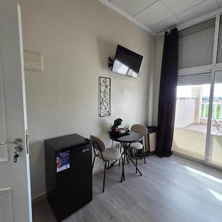 La Oficina Hotel *